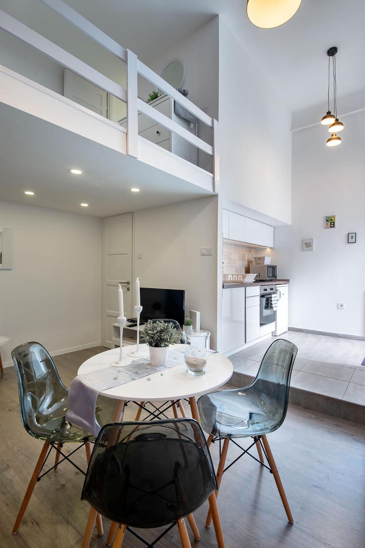 דירה Amazing Kazinczy Flat No. 1 בודפשט
