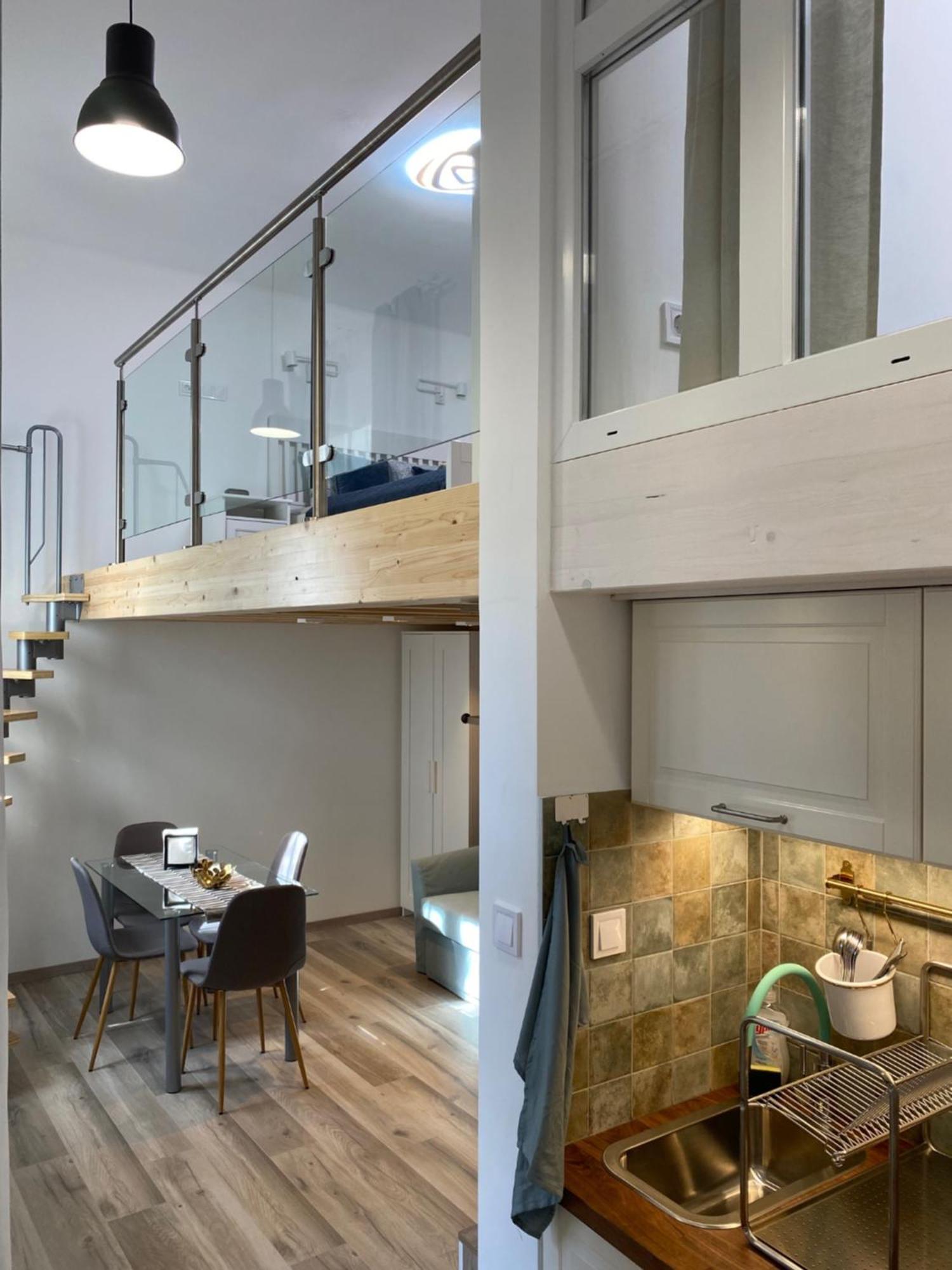 דירה Amazing Kazinczy Flat No. 1 בודפשט