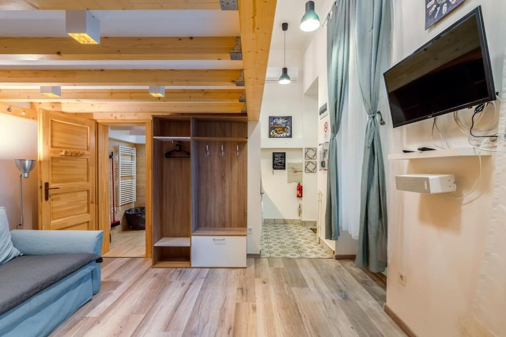 Amazing Kazinczy Flat No. 1 *