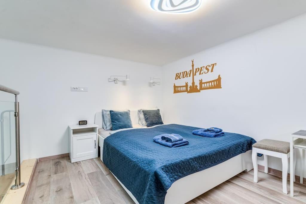 דירה Amazing Kazinczy Flat No. 1 בודפשט